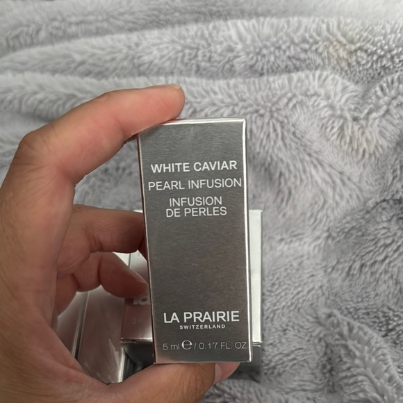 La Prairie White Caviar Collection samples - Picture 2 of 3